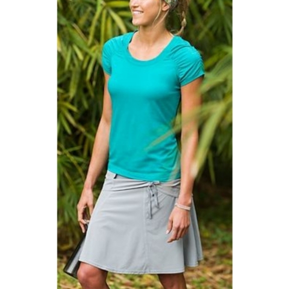 Athleta Dresses & Skirts - Athleta Wherever Tiered Light Gray Skort 6P